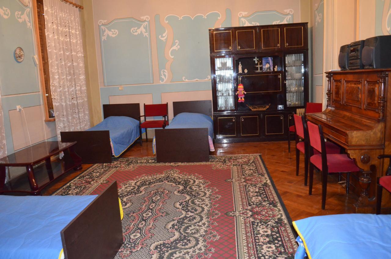 كوتايسي Guest House On Tamar Mepe Street 19 المظهر الخارجي الصورة